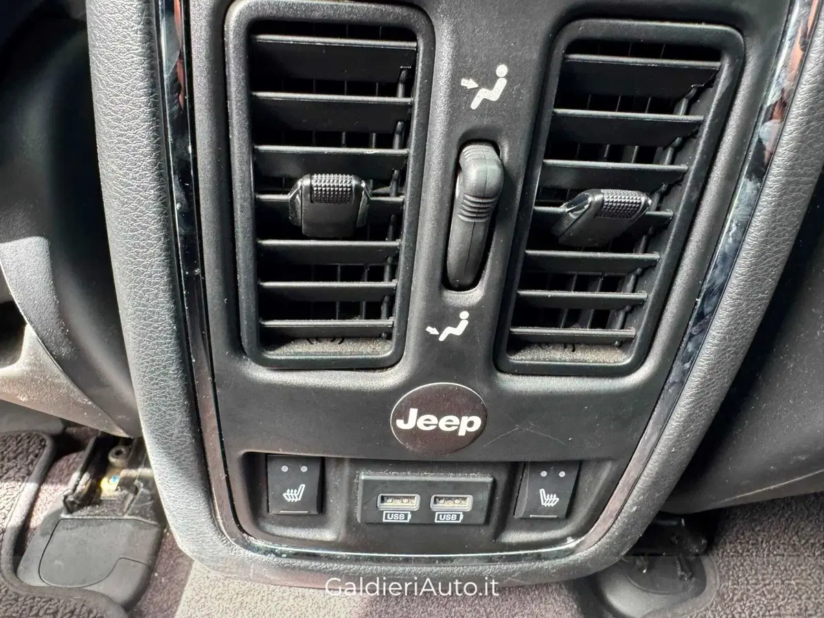 Jeep Grand Cherokee usata a Salerno (20)