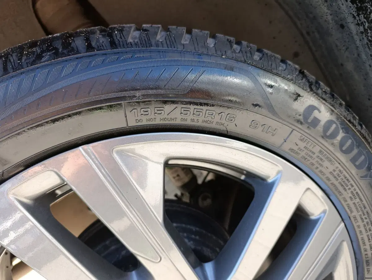 Peugeot 208 usata a Massa-Carrara (14)