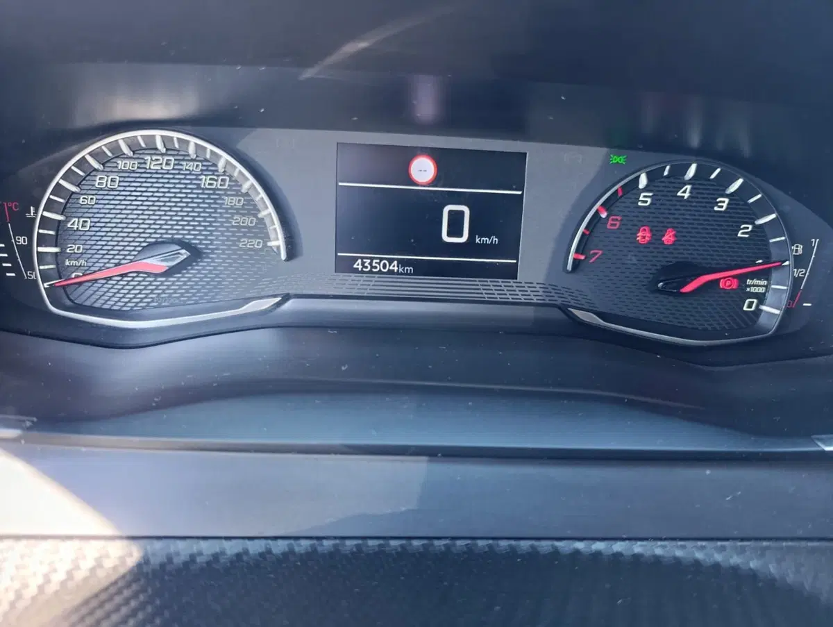 Peugeot 208 usata a Massa-Carrara (9)