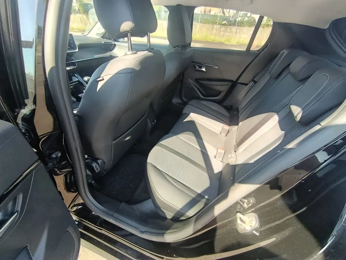 Peugeot 208 usata a Massa-Carrara (12)