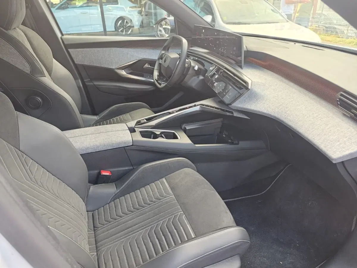 Peugeot 5008 usata a Massa-Carrara (5)