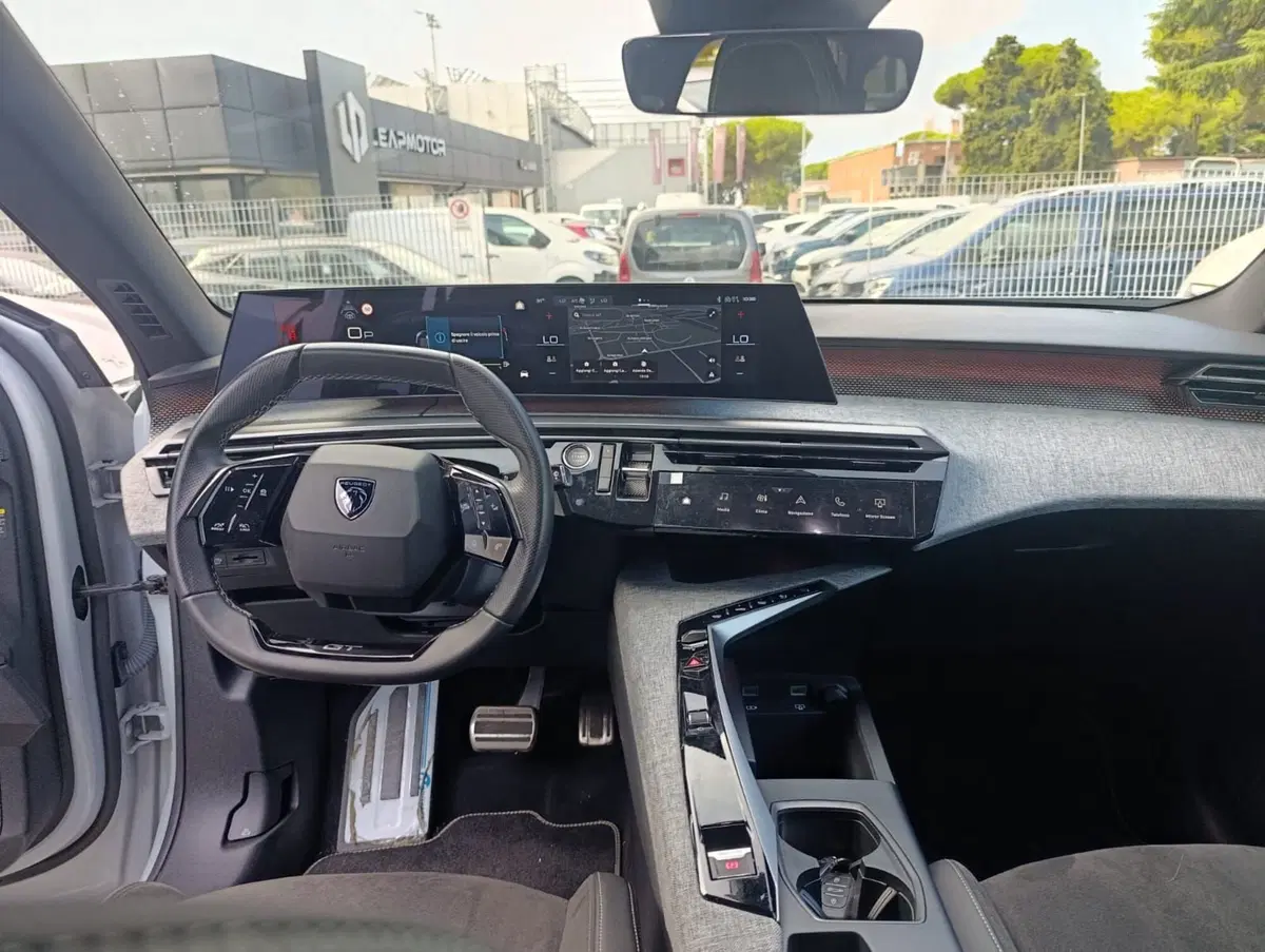 Peugeot 5008 usata a Massa-Carrara (6)