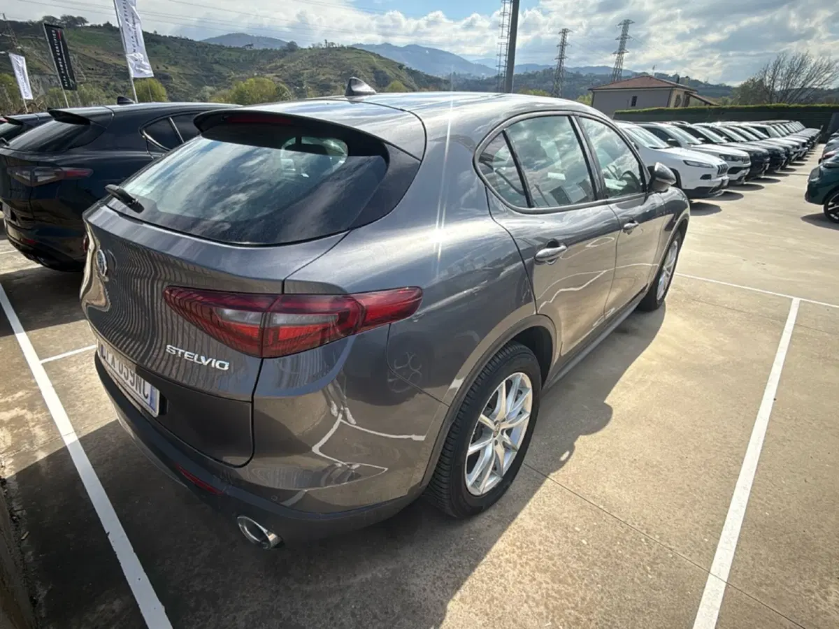 Alfa Romeo Stelvio usata a Cosenza (6)