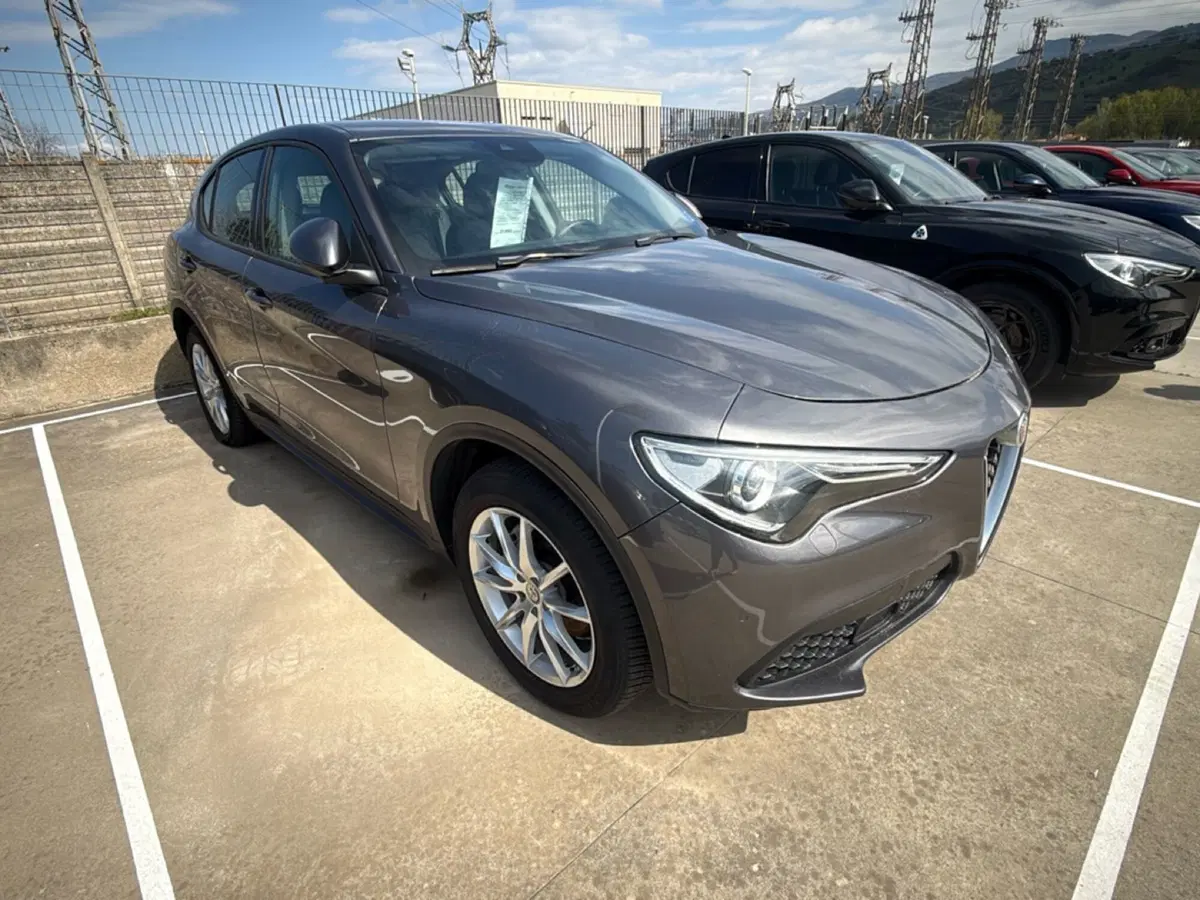 Alfa Romeo Stelvio usata a Cosenza (8)