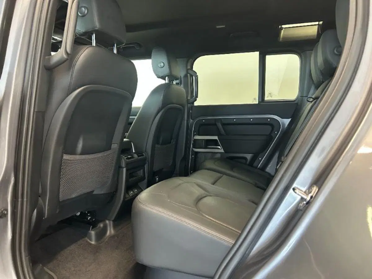 Land Rover Defender usata a Venezia (15)