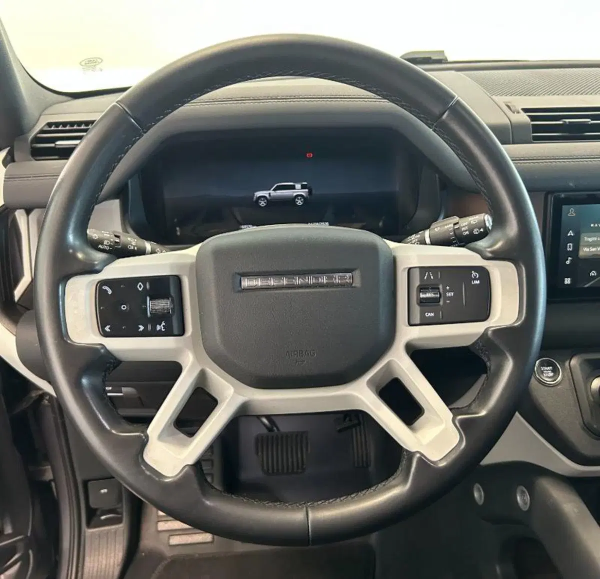 Land Rover Defender usata a Venezia (17)