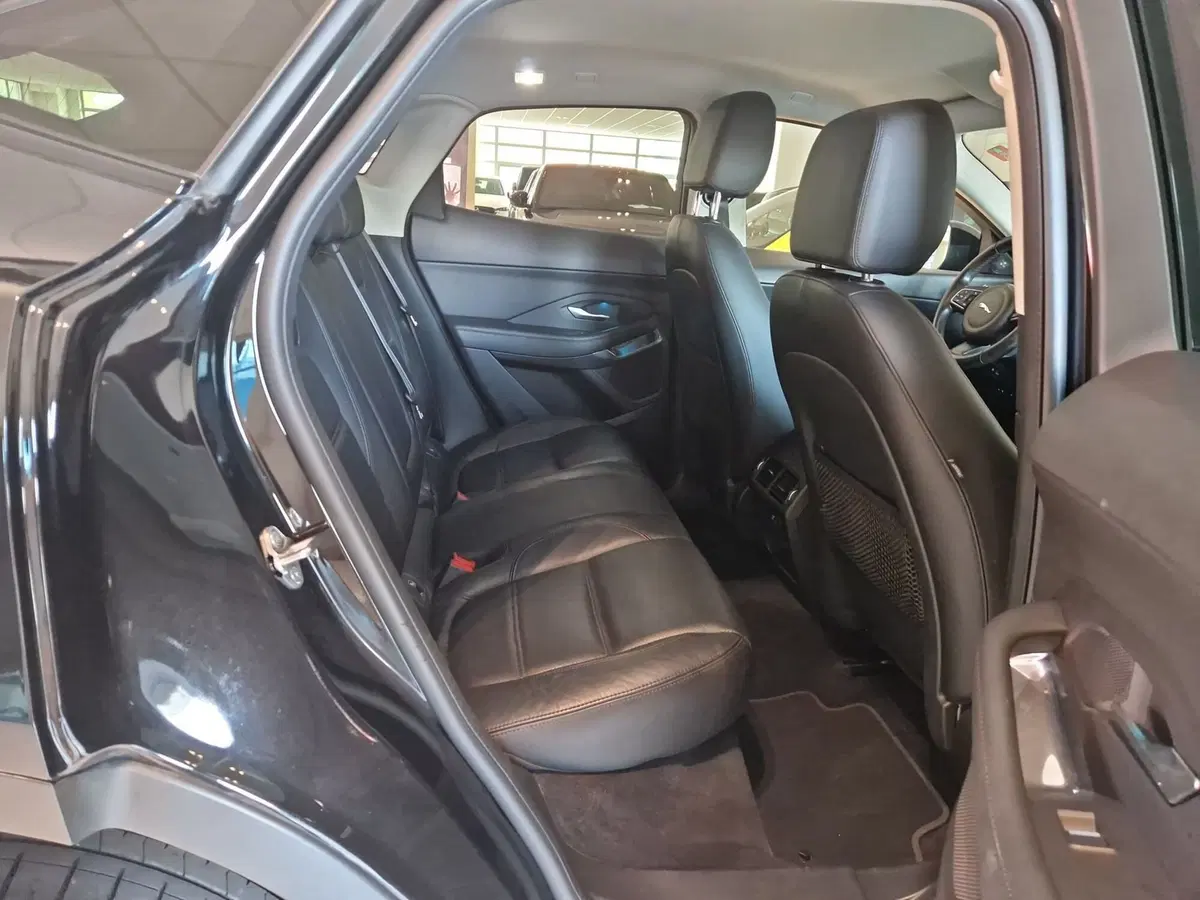 Jaguar E-Pace usata a Modena (15)