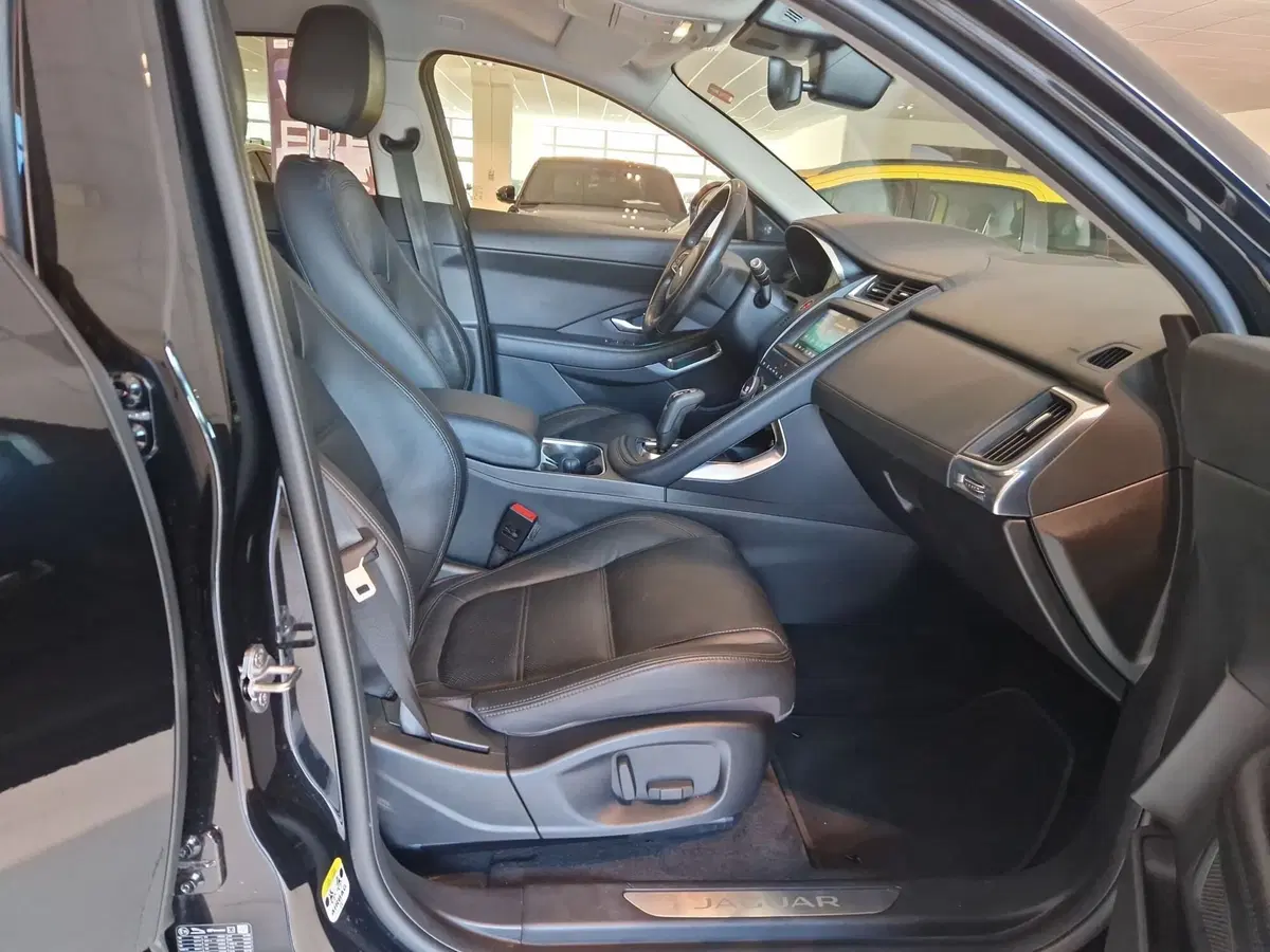 Jaguar E-Pace usata a Modena (17)