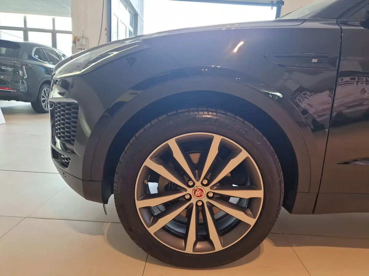 Jaguar E-Pace usata a Modena (18)