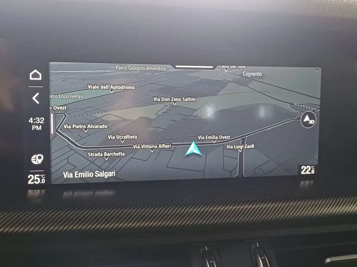 Alfa Romeo Stelvio usata a Modena (18)