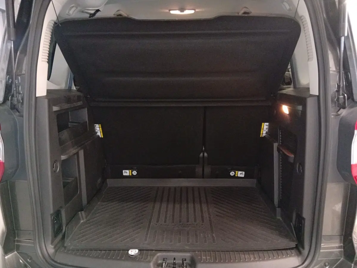 Ford Tourneo Courier usata a Varese (12)