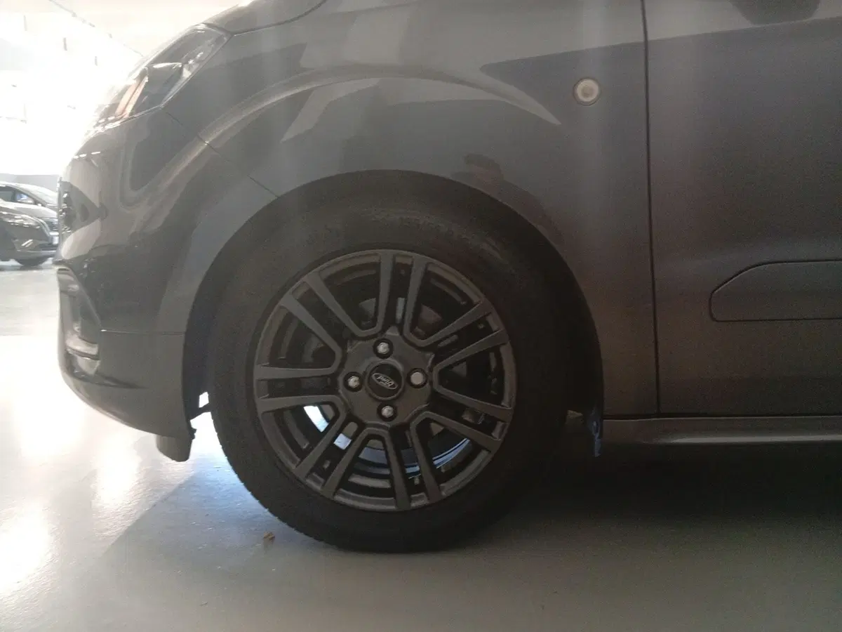 Ford Tourneo Courier usata a Varese (8)