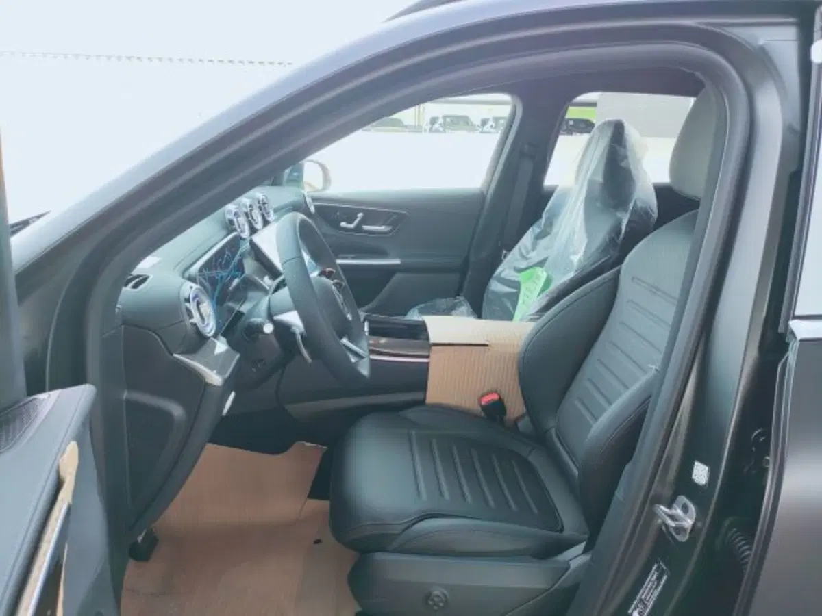 Mercedes-Benz GLC SUV nuova a Teramo (10)