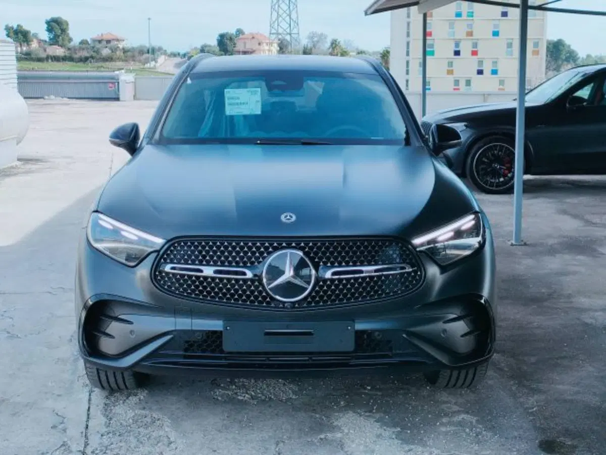 Mercedes-Benz GLC SUV nuova a Teramo (2)