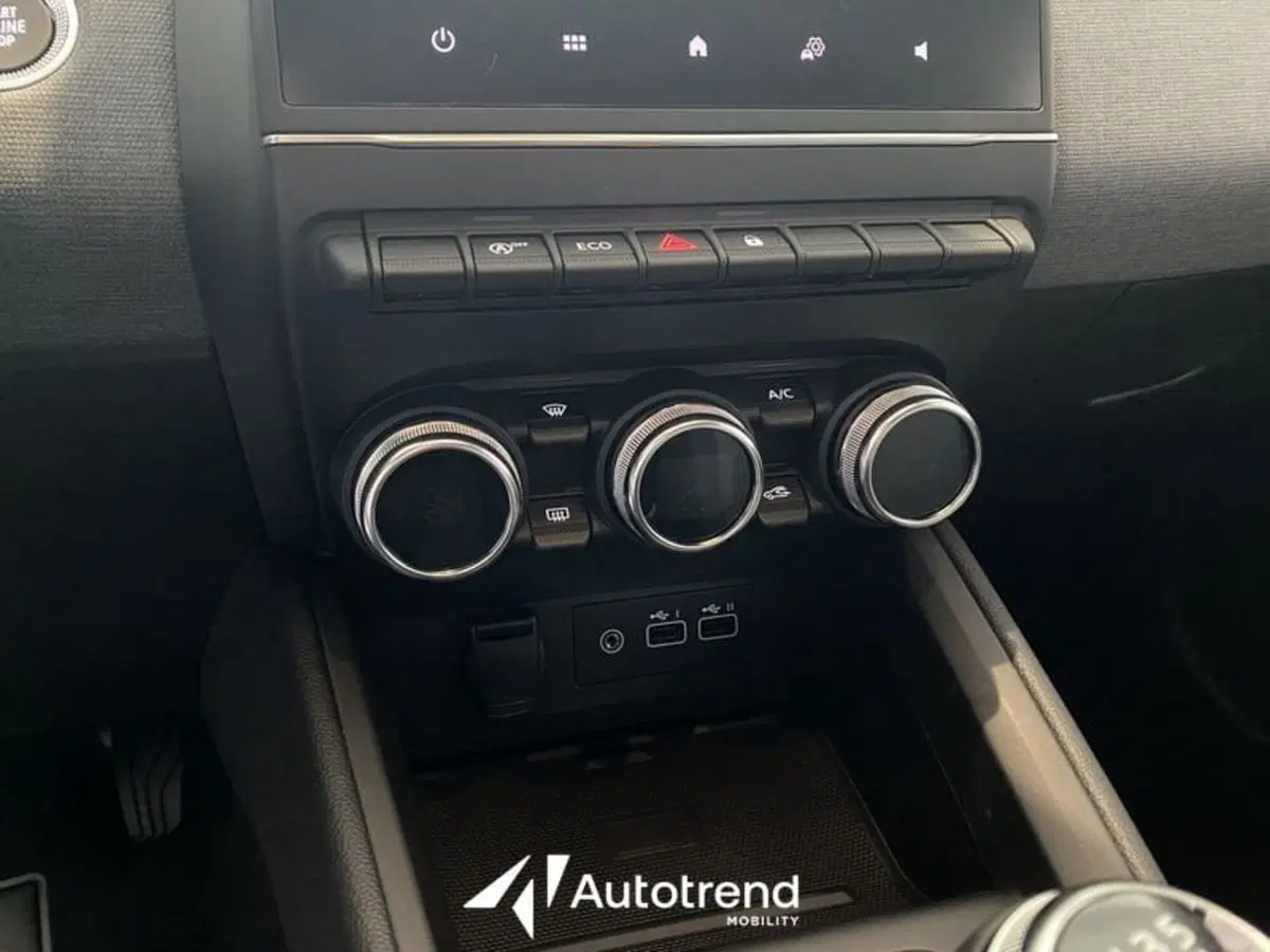 Mitsubishi Colt nuova a Lecce (18)