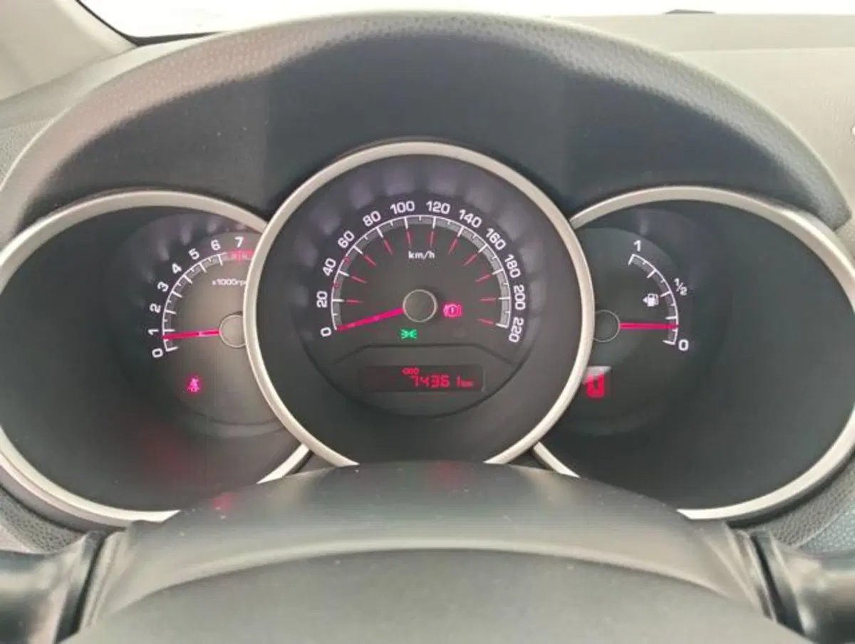 Kia Venga usata a Como (11)