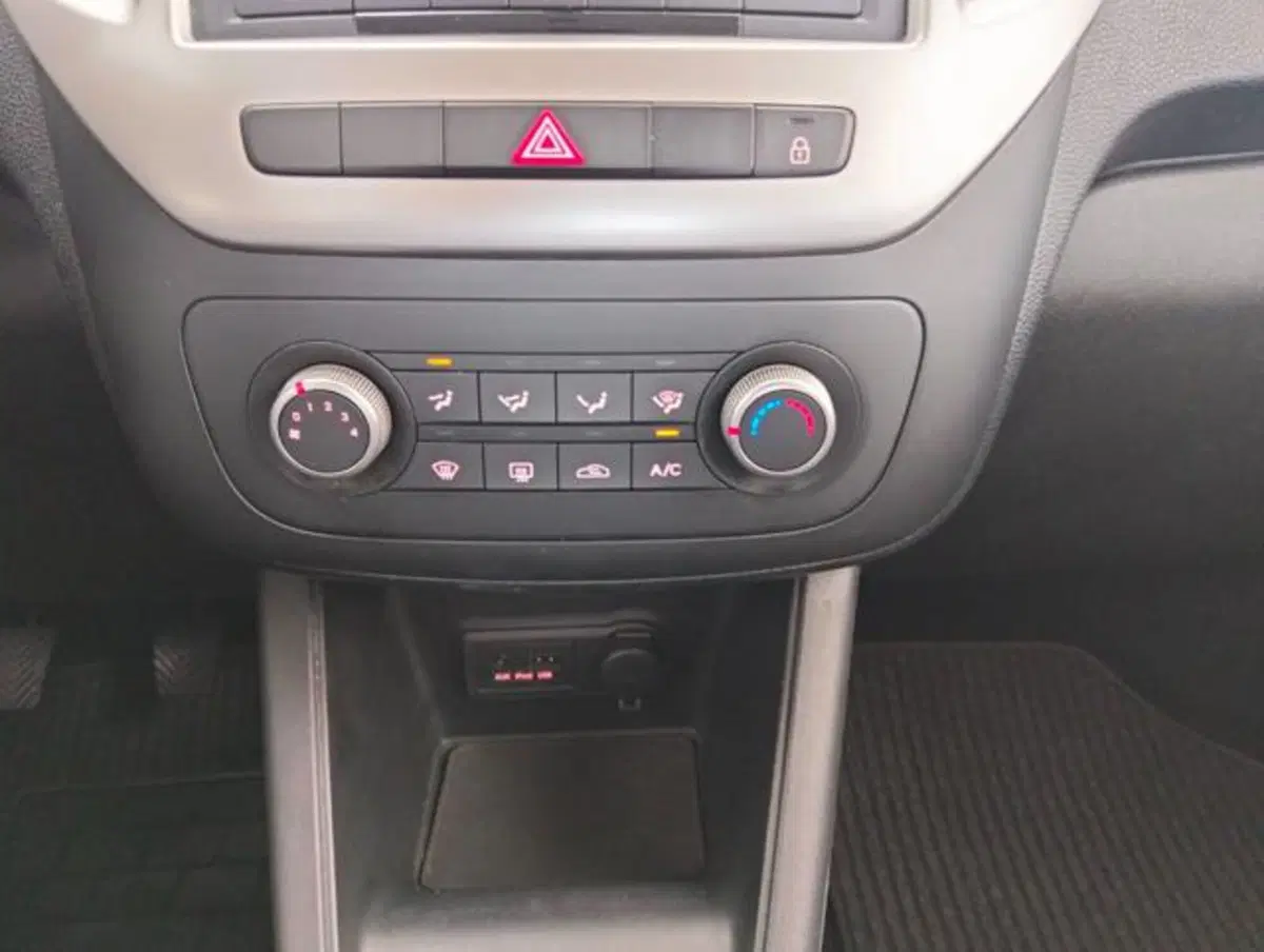 Kia Venga usata a Como (13)