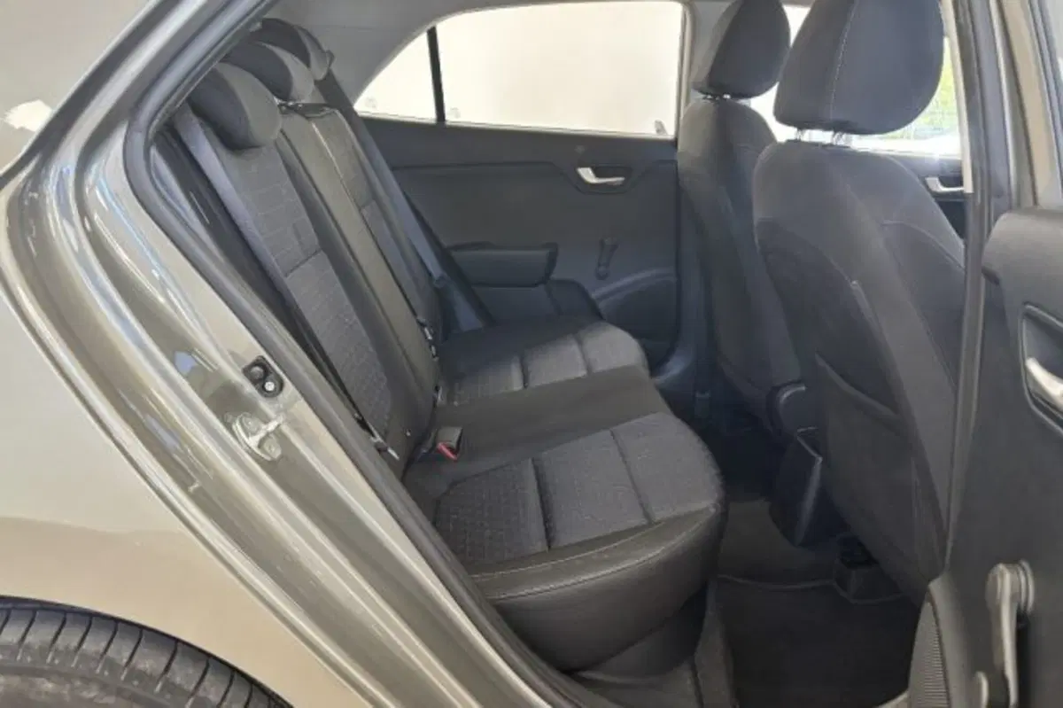 Kia Rio usata a Latina (10)
