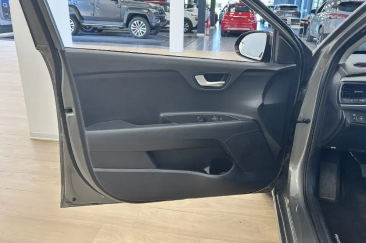 Kia Rio usata a Latina (12)