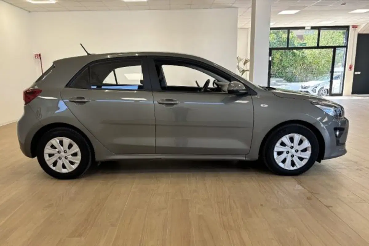 Kia Rio usata a Latina (4)