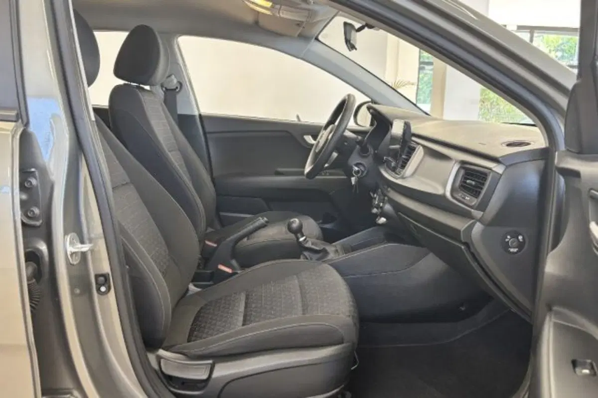 Kia Rio usata a Latina (8)