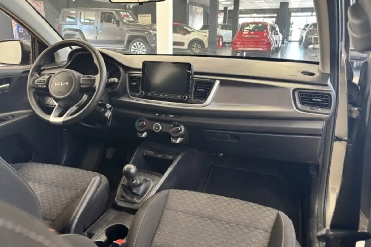 Kia Rio usata a Latina (9)
