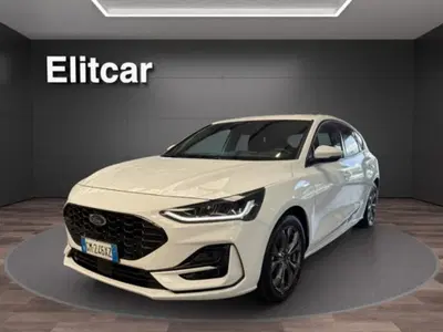 Ford Focus 1.0 EcoBoost Hybrid 125 CV Power. 5p. ST-Line Design del 2023 usata a Magenta