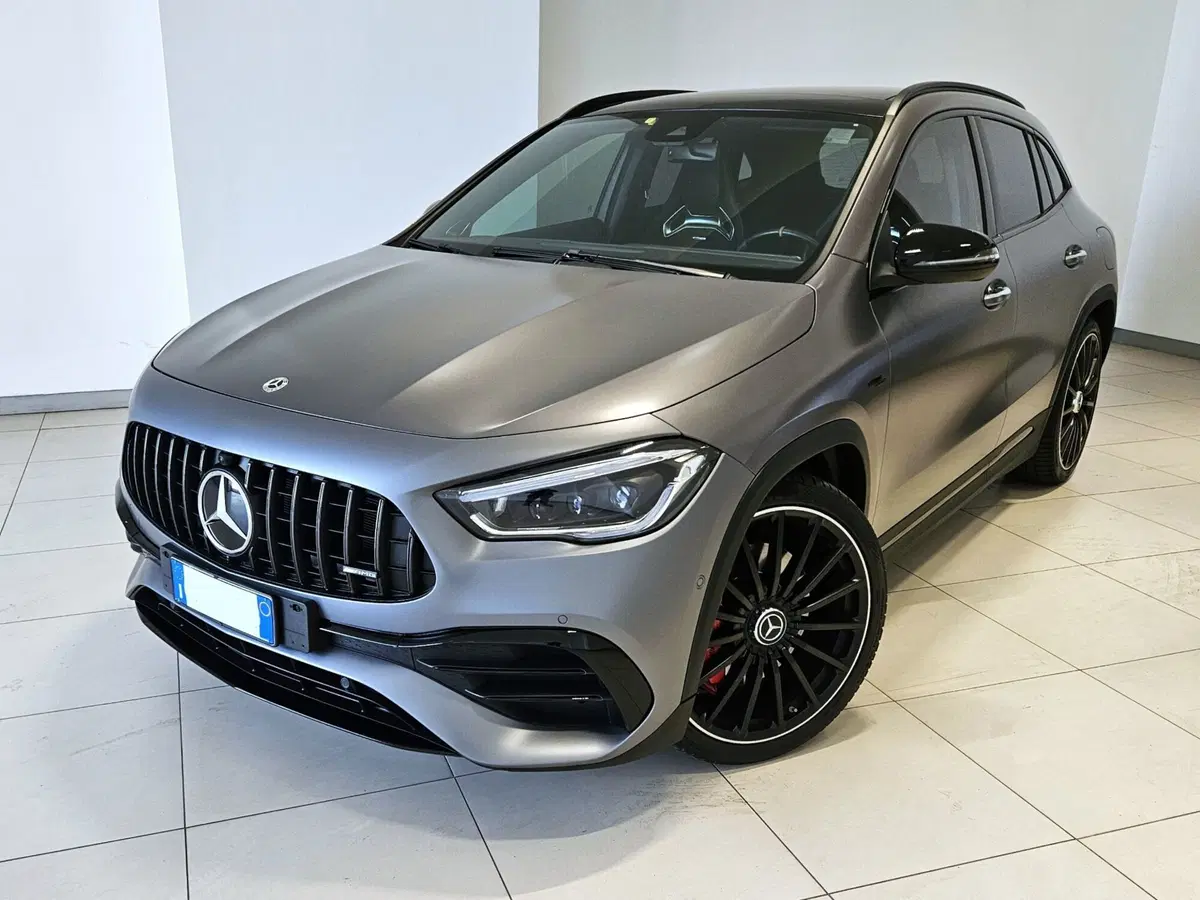 Mercedes-Benz GLA SUV usata a Napoli
