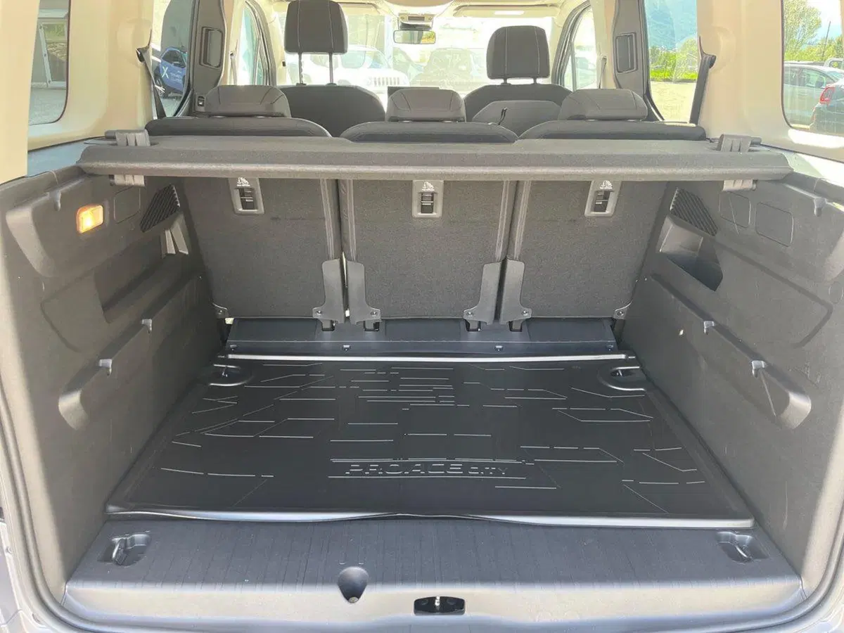 Toyota Proace City Verso nuova a Lecco (12)