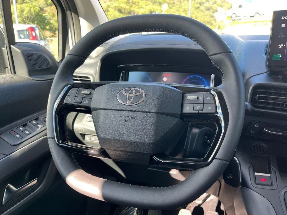 Toyota Proace City Verso nuova a Lecco (15)