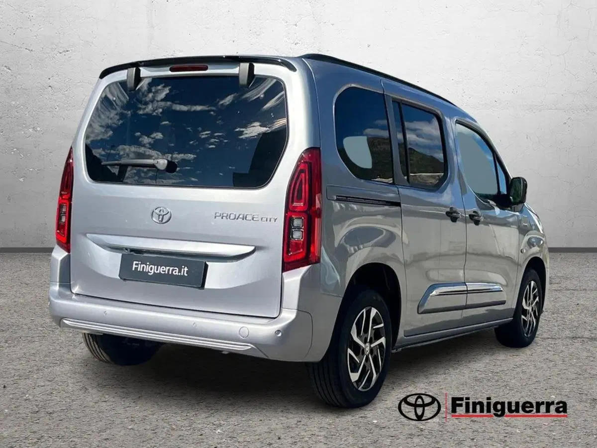 Toyota Proace City Verso nuova a Lecco (4)