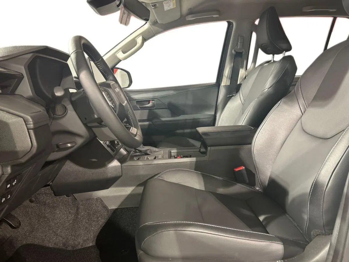 Toyota Hilux nuova a Lecco (10)