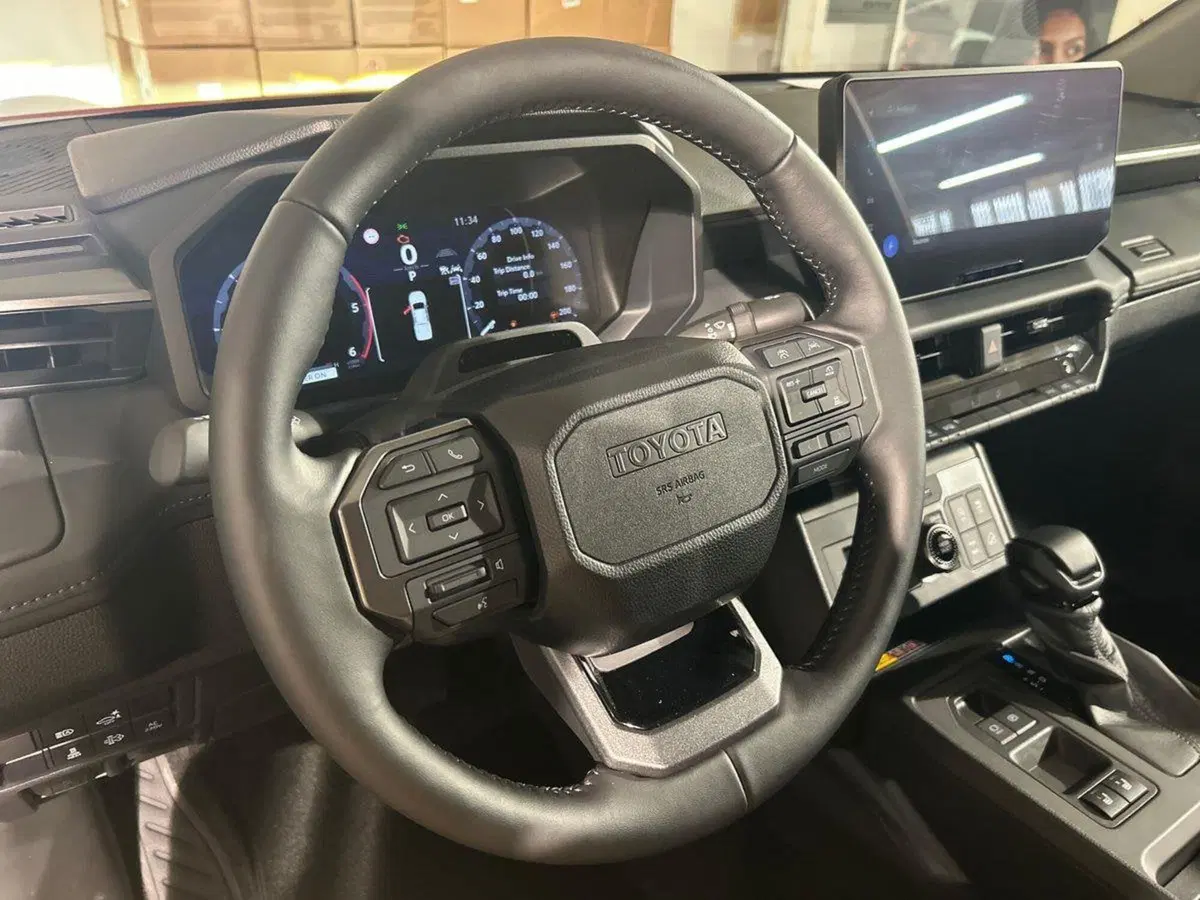 Toyota Hilux nuova a Lecco (14)