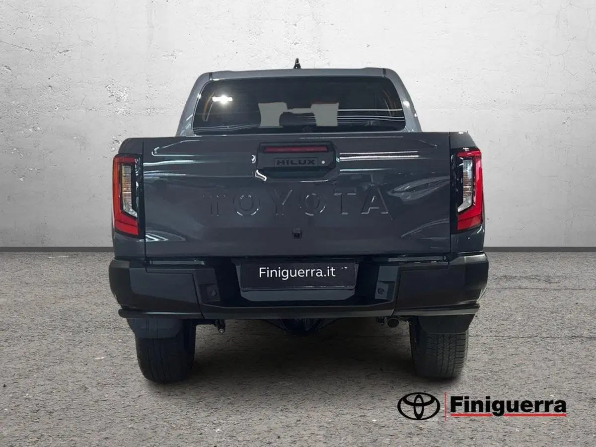 Toyota Hilux nuova a Lecco (3)