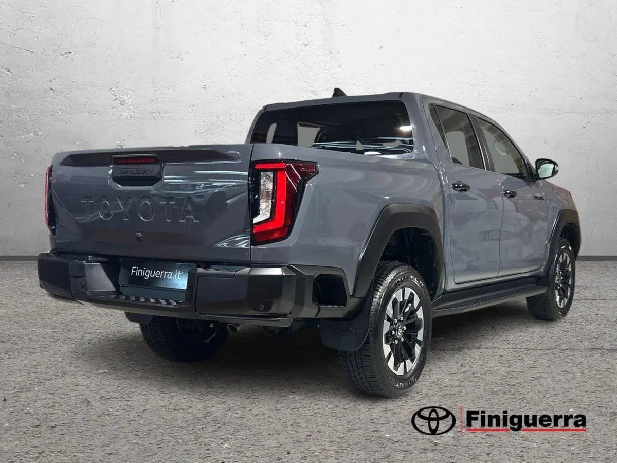 Toyota Hilux nuova a Lecco (4)