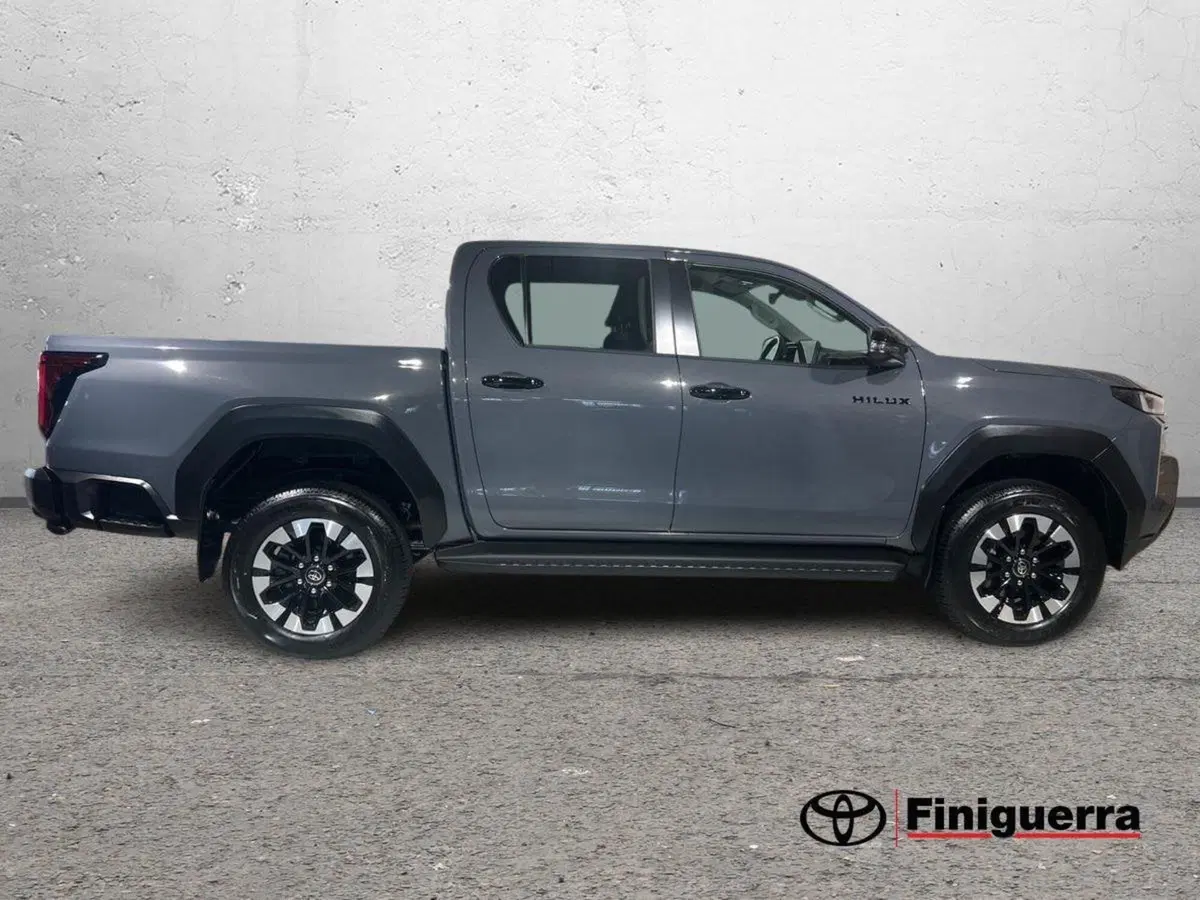 Toyota Hilux nuova a Lecco (5)