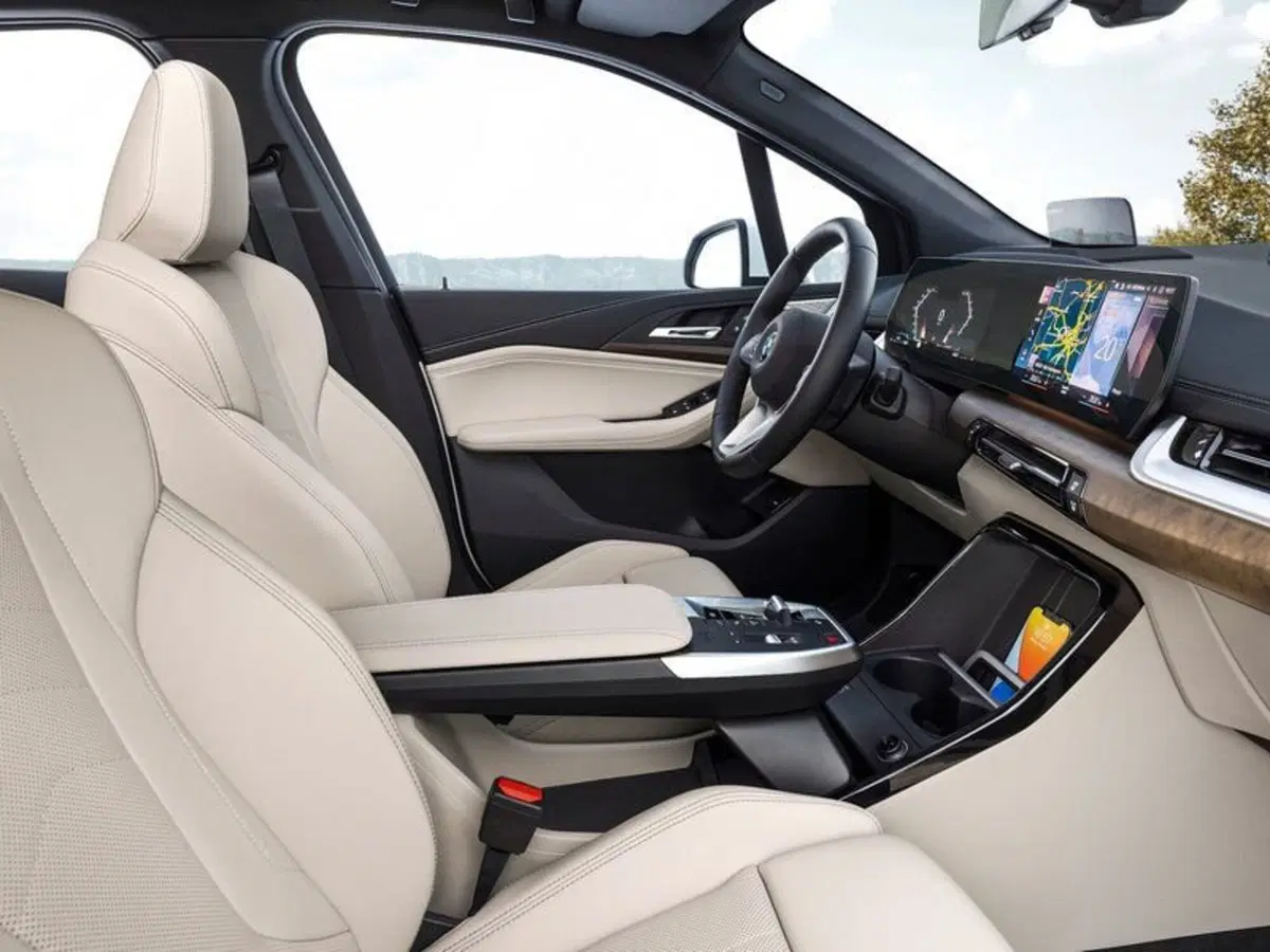 BMW Serie 2 Active Tourer nuova a Torino (10)