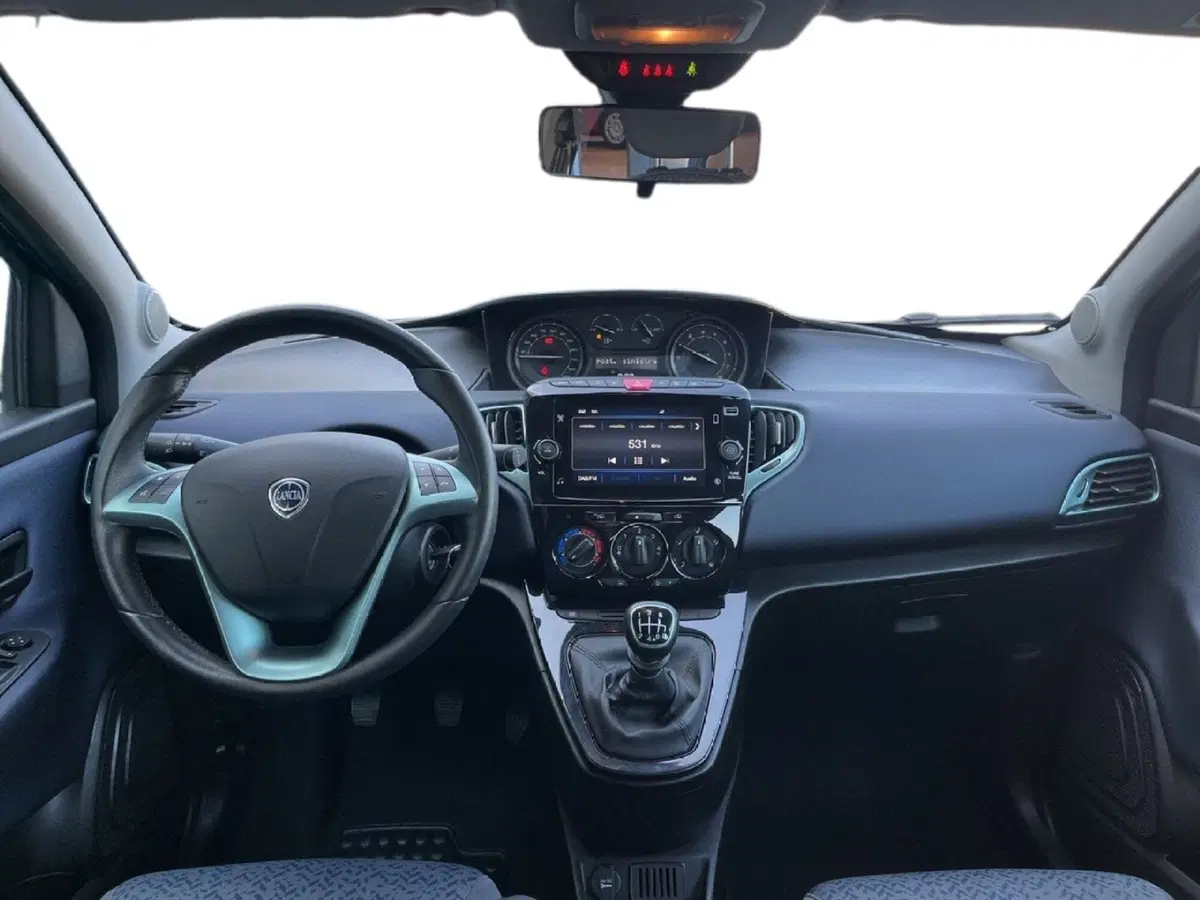 Lancia Ypsilon usata a Torino (10)