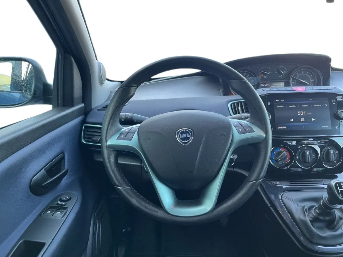 Lancia Ypsilon usata a Torino (11)
