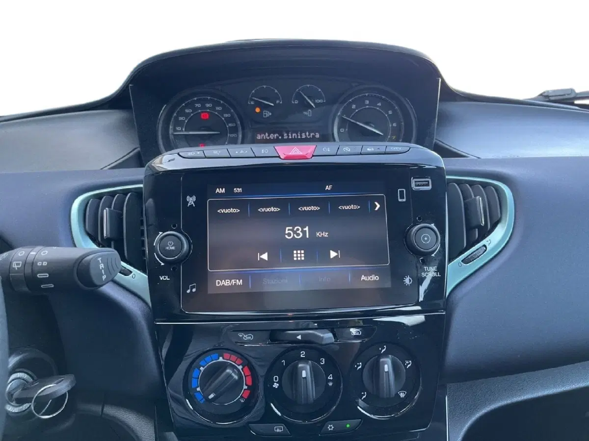 Lancia Ypsilon usata a Torino (13)