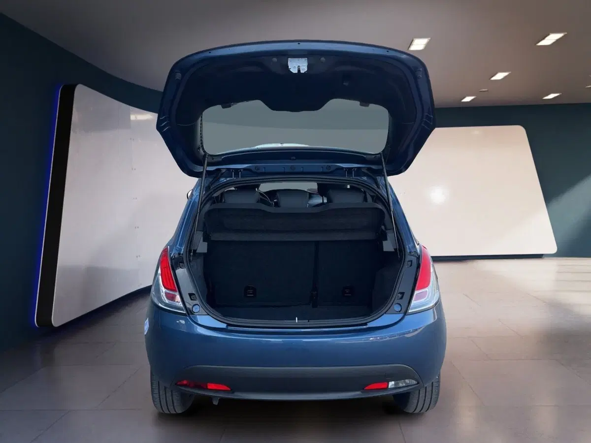 Lancia Ypsilon usata a Torino (7)