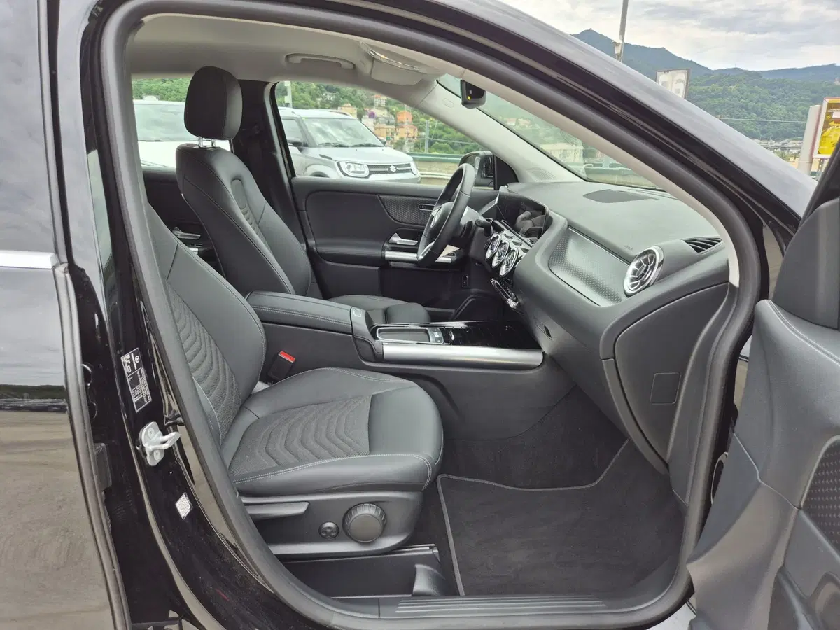 Mercedes-Benz GLA SUV usata  (9)