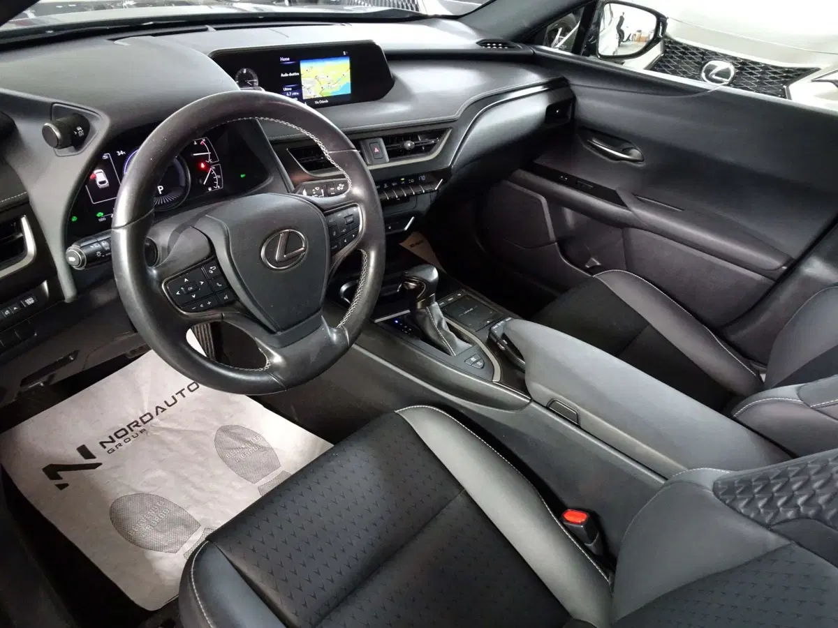 Lexus UX usata a Venezia (7)