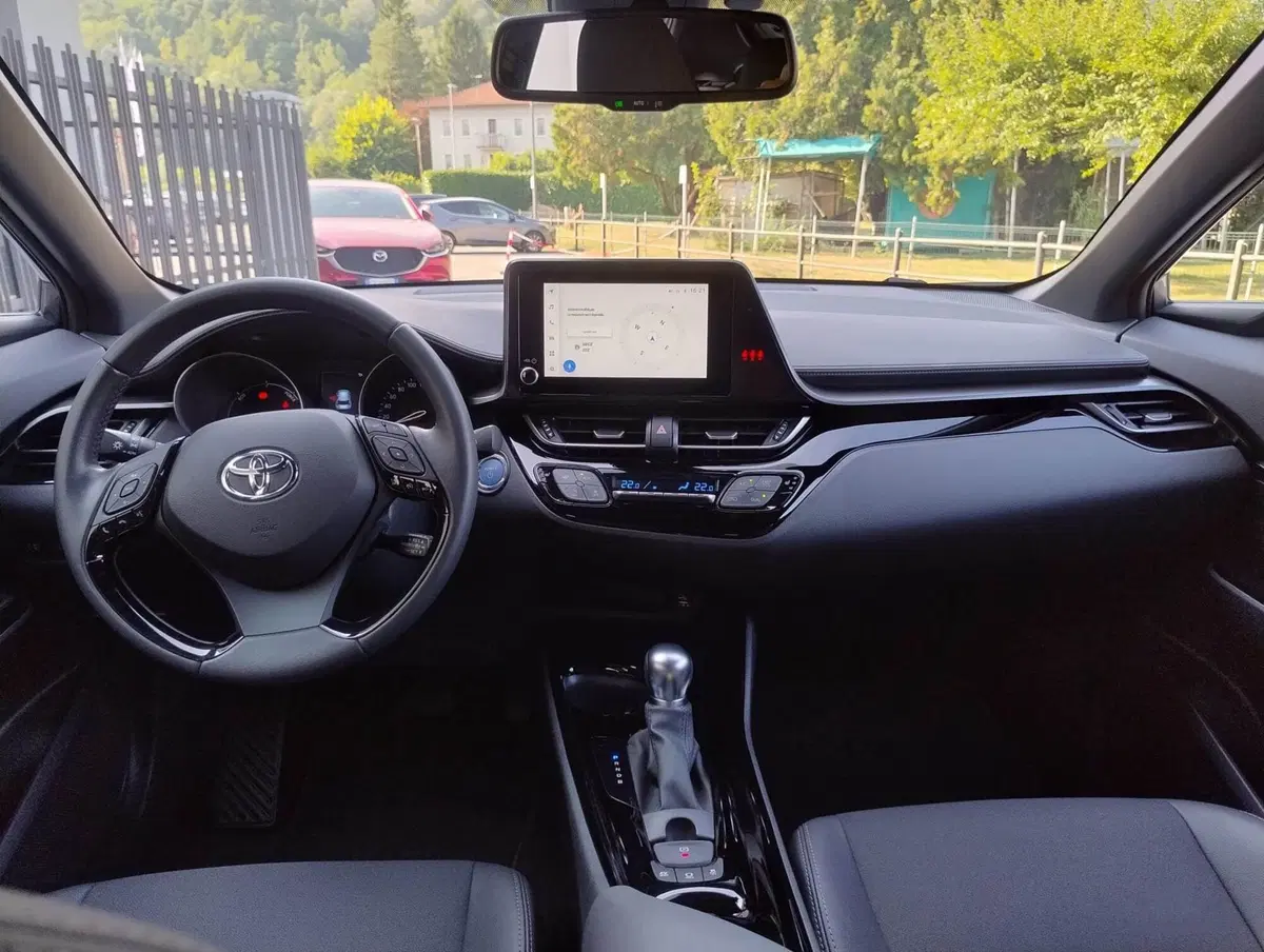 Toyota Toyota C-HR usata a Belluno (7)