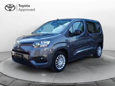 Toyota Proace City Verso City Verso 1.5D 100 CV S&amp;S Short D Lounge del 2022 usata a San Fior