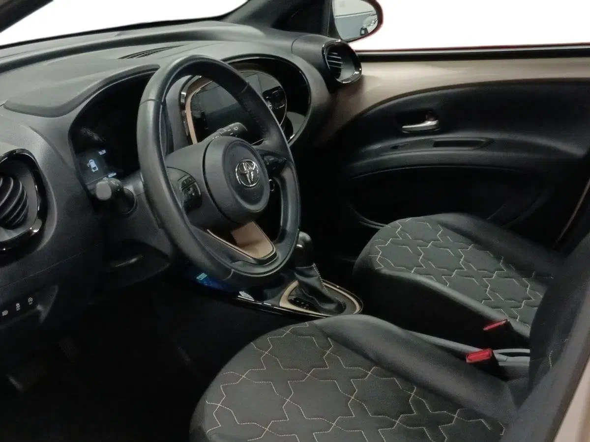 Toyota Aygo X usata a Milano (7)