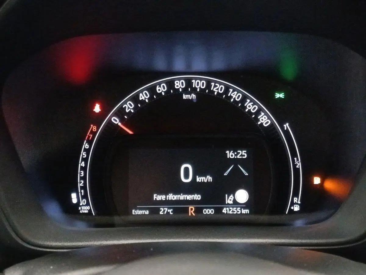 Toyota Aygo X usata a Milano (9)