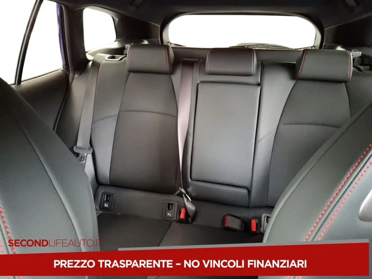 Toyota Corolla Touring Sports nuova a Chieti (2)