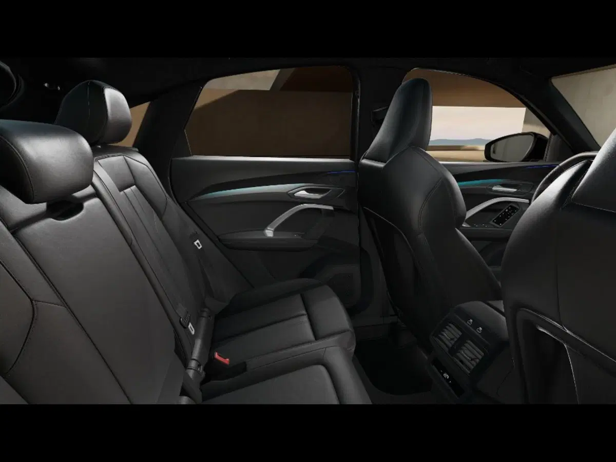 Audi Q4 Sportback nuova a Firenze (10)