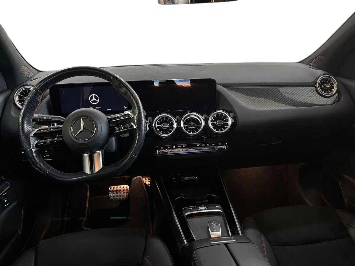 Mercedes-Benz GLA SUV usata a Bari (8)